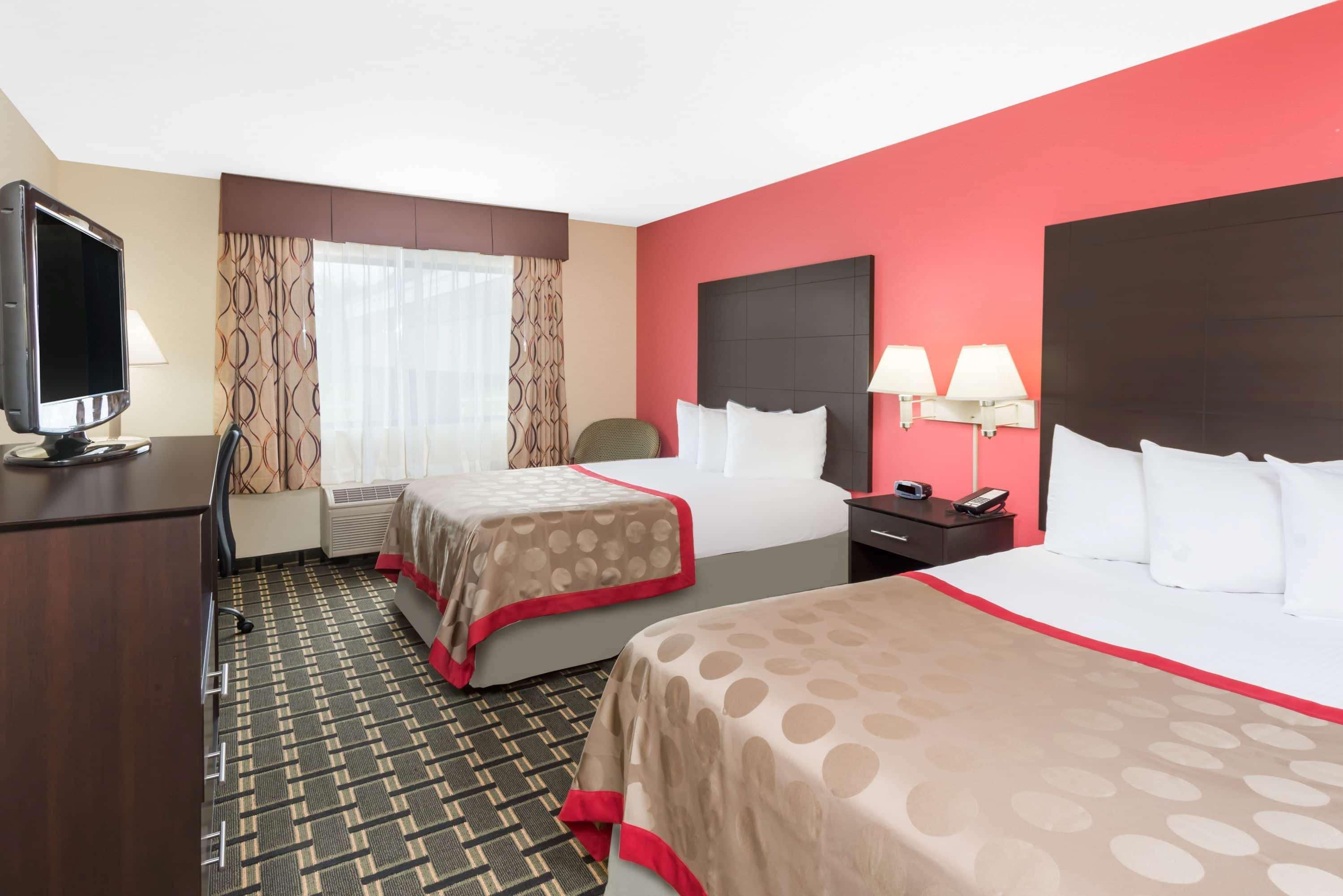 Ramada By Wyndham Vandalia Exterior foto