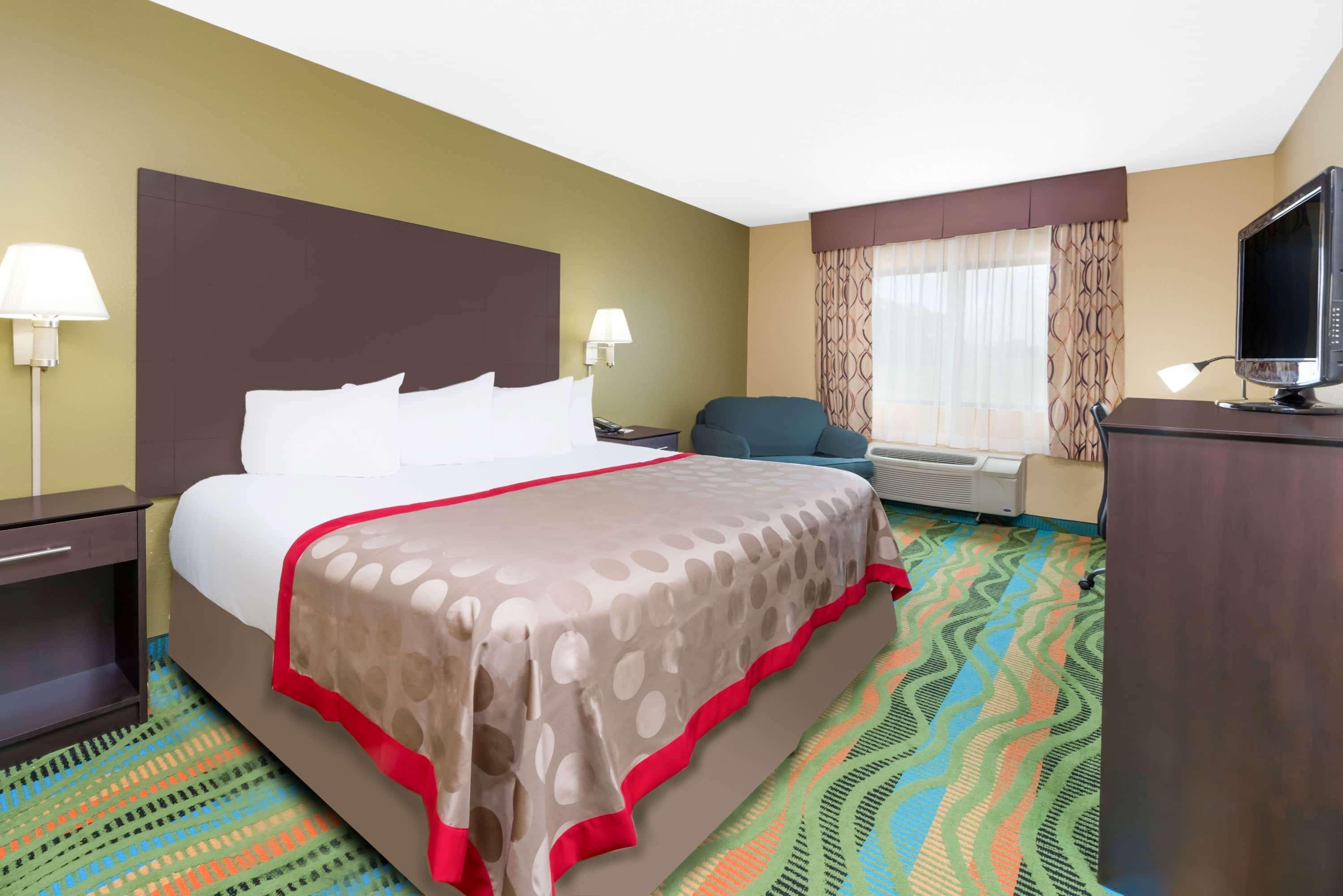 Ramada By Wyndham Vandalia Exterior foto
