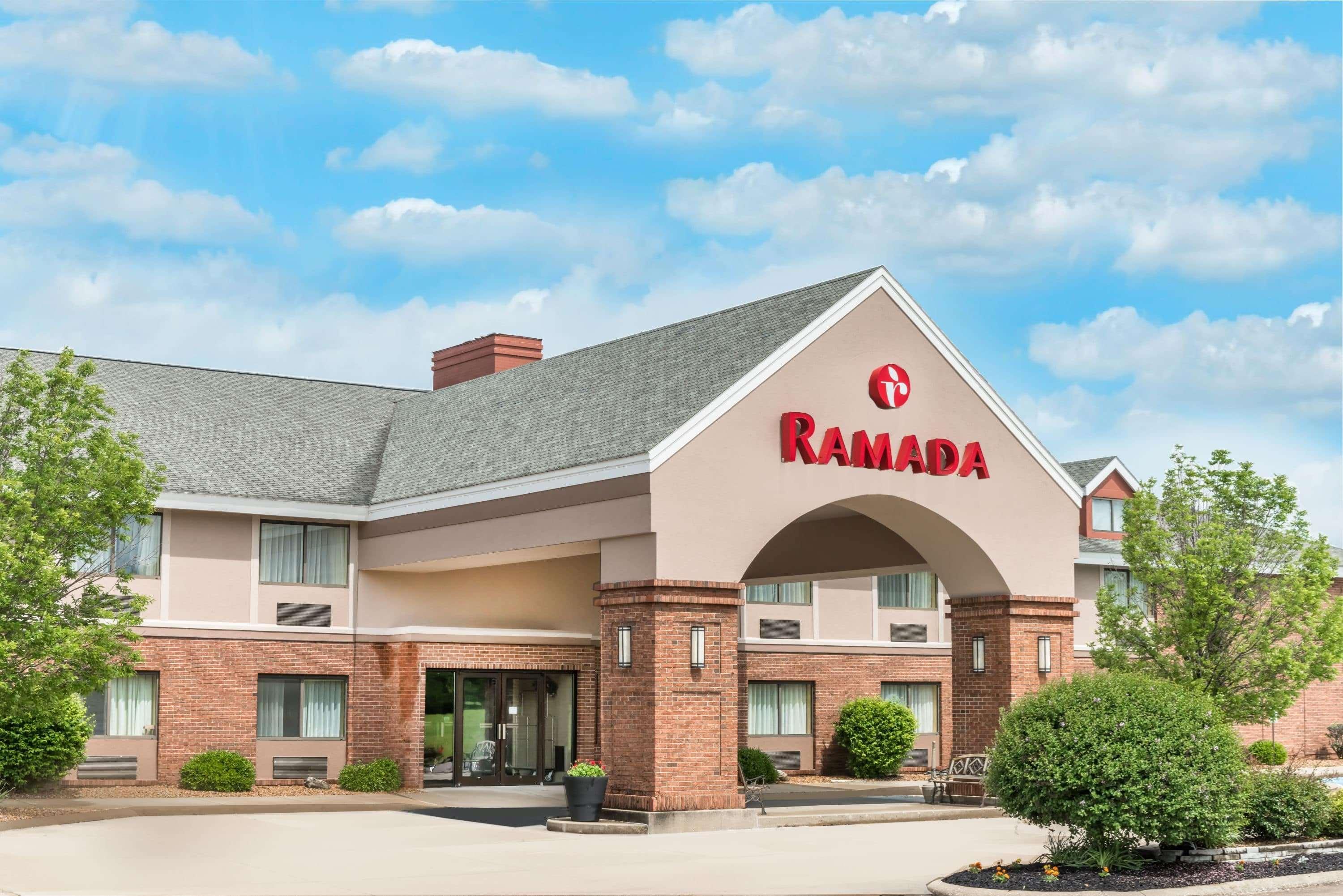 Ramada By Wyndham Vandalia Exterior foto