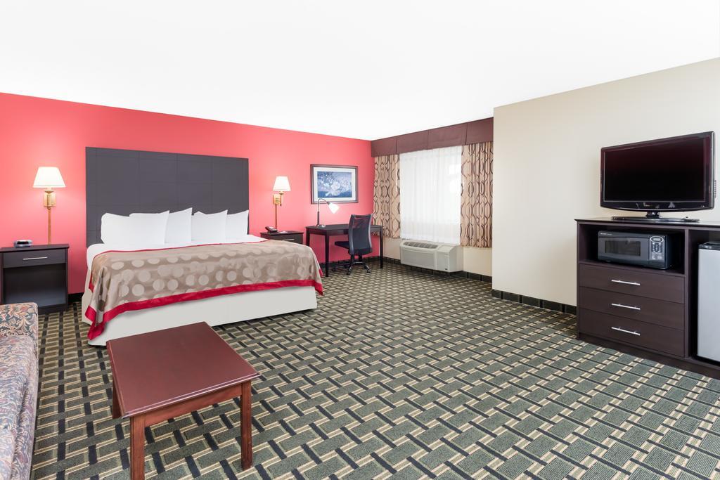 Ramada By Wyndham Vandalia Exterior foto